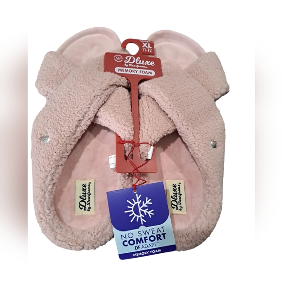 Dearfoam Woman's Pink Slippers - Picture 1 of 4